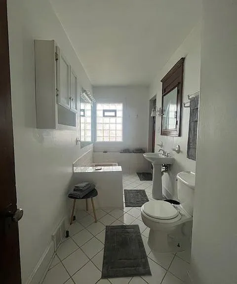 2854 N Summit Ave — Photo 4