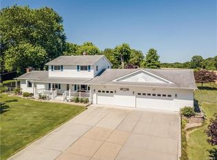 16195 Old Jamestown Rd, Florissant, MO 63034