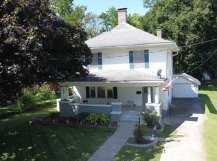 425 S 4th St, Watseka, IL 60970