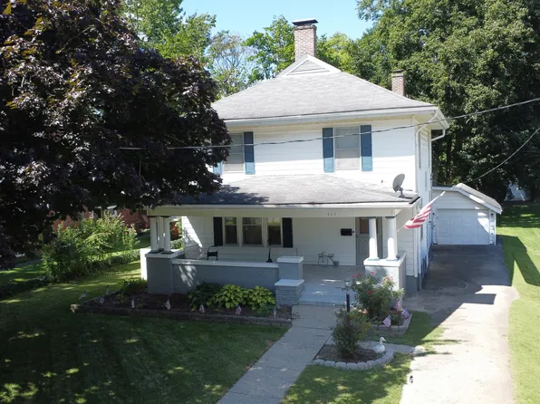 425 S 4th St, Watseka, IL 60970