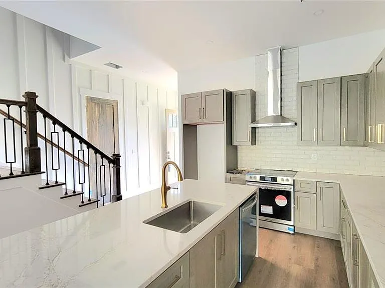 115 Stoneybrook Dr — Photo 2