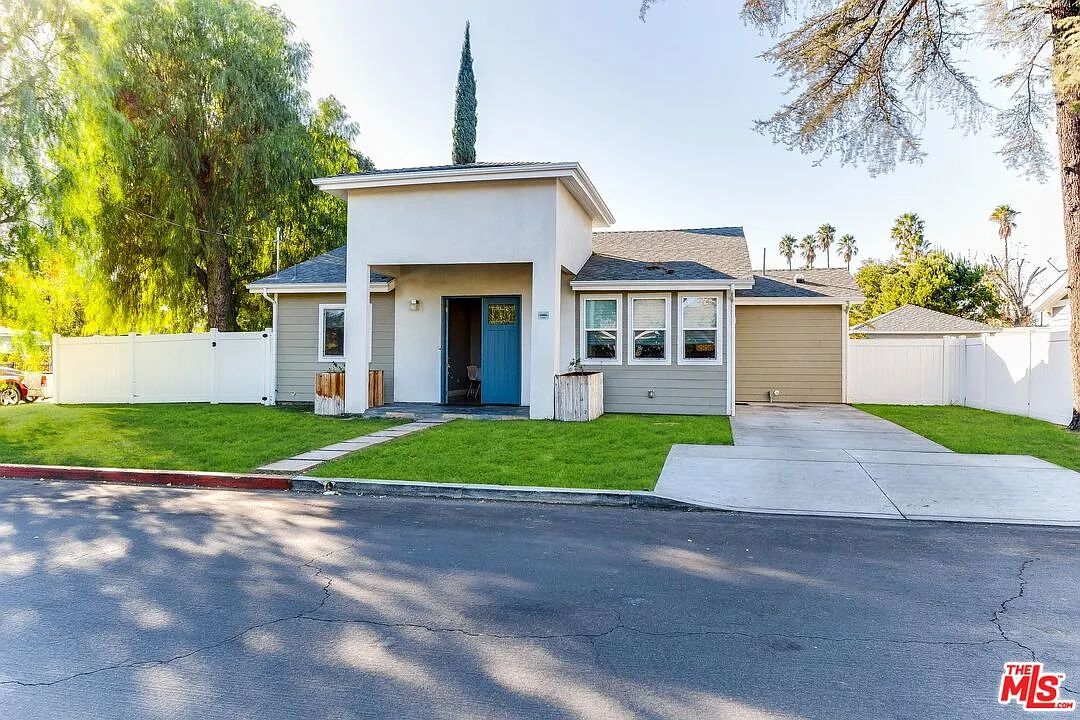 3 bed, 2.0 bath, 1200 sqft, $4,495 — Photo 3