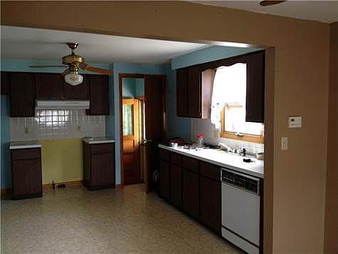 3rd image of 39 Sherry Dr