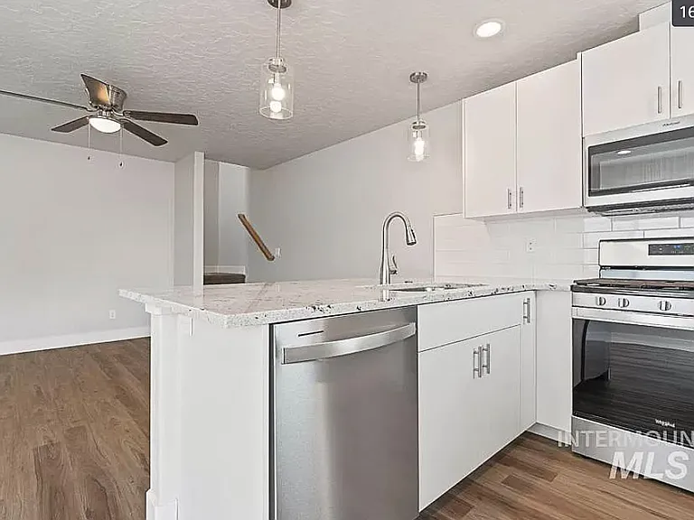 118 Holly Ave #B — Photo 10