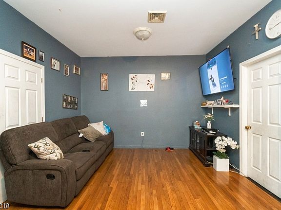 3rd image of 173-175 3rd St