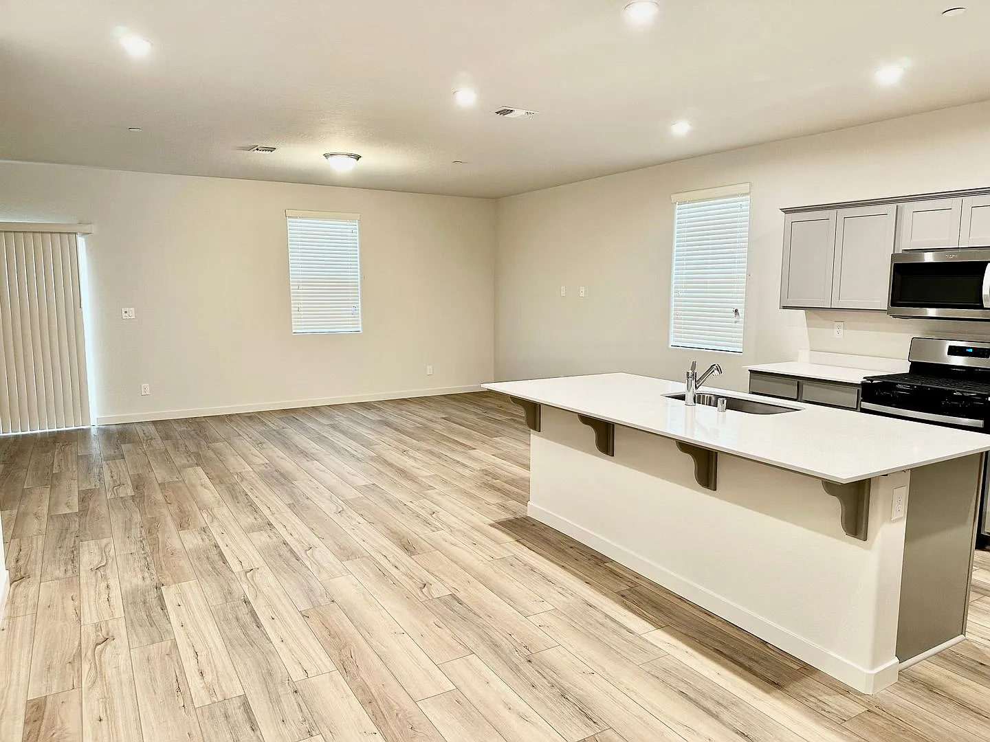 4/2 Century Home In Madera — Photo 4