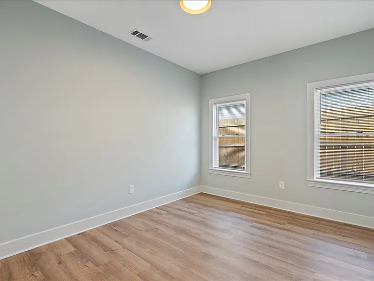 1072 Bruce St — Photo 15
