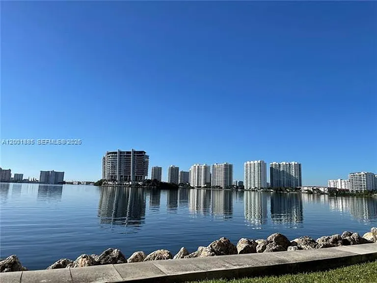 3600 Mystic Pointe Dr #114 — Photo 24