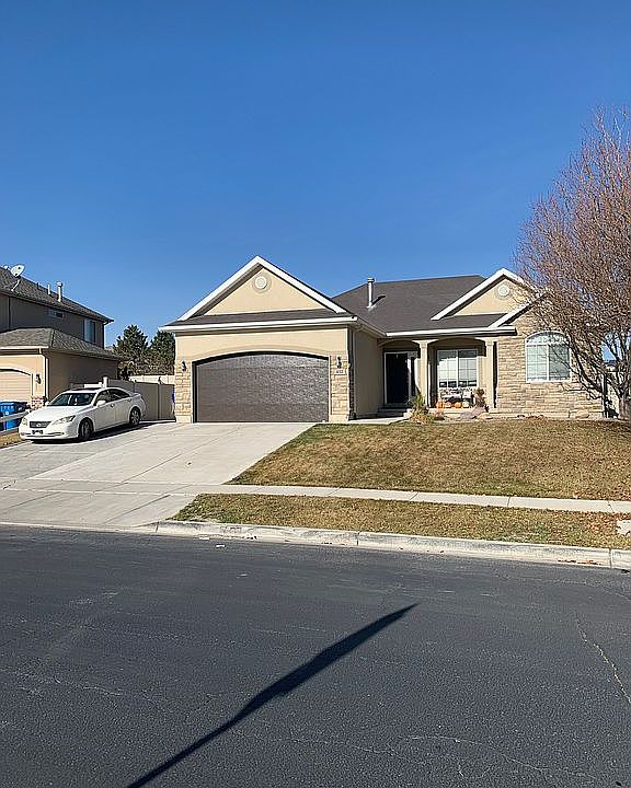 1st image of 452 W Granary Pl
