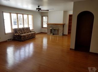 813 N 11th St, Centerville, IA 52544