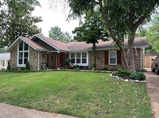 15286 Golden Rain Dr, Chesterfield, MO 63017