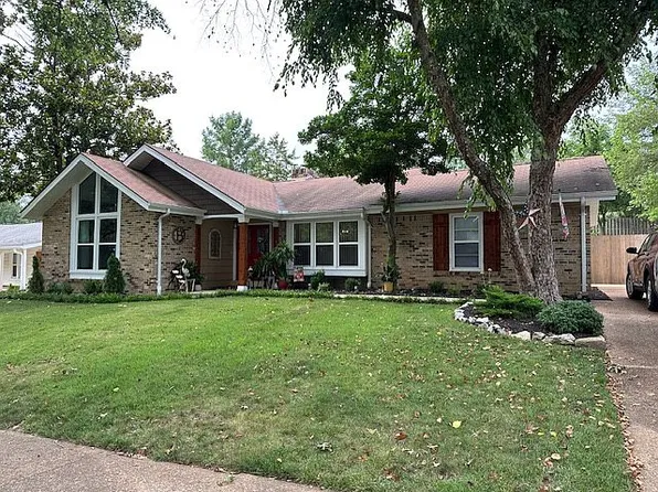 15286 Golden Rain Dr, Chesterfield, MO 63017