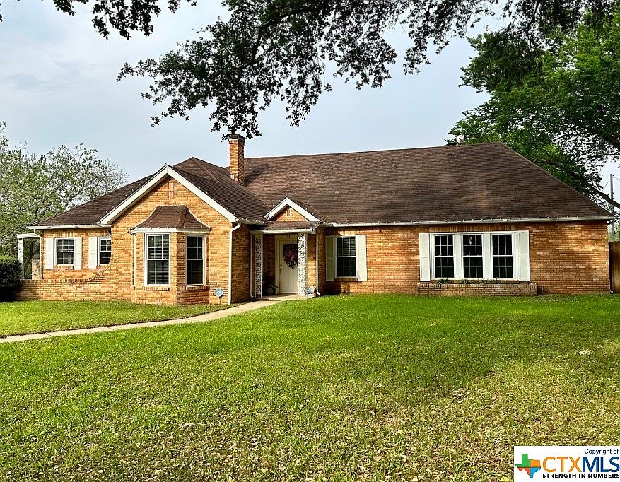 208 S 4th St, Stockdale, TX 78160 Zillow