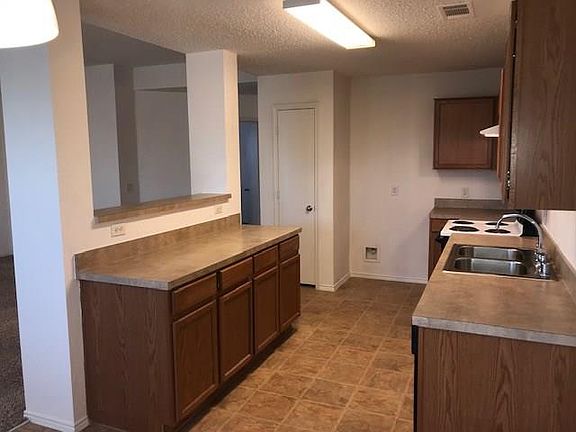 3rd image of 606 Lakeview Dr