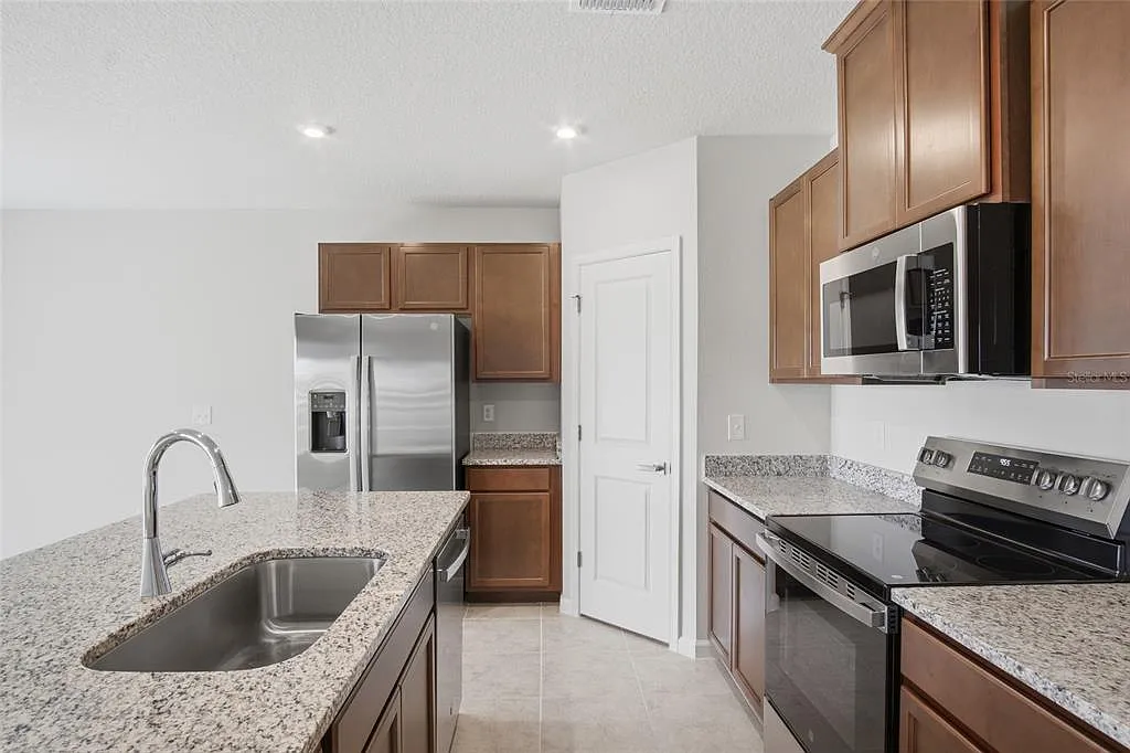 4 bed, 2.0 bath, 1722 sqft, $2,200 — Photo 4