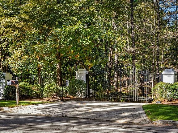 3rd image of 3835 Paces Ferry Rd NW
