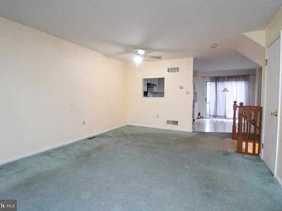 3rd image of 11 Foxton Dr