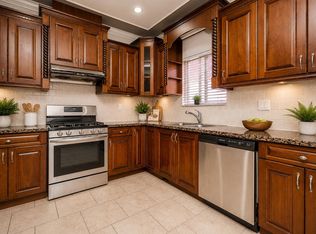 7202 Ross St, Vancouver, BC V5X 4B6