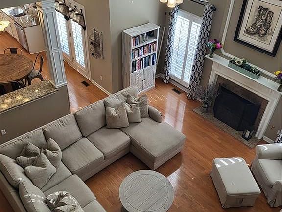 3rd image of 706 Parkside Dr