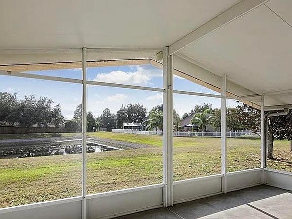 3rd image of 13885 Valleybrooke Ln