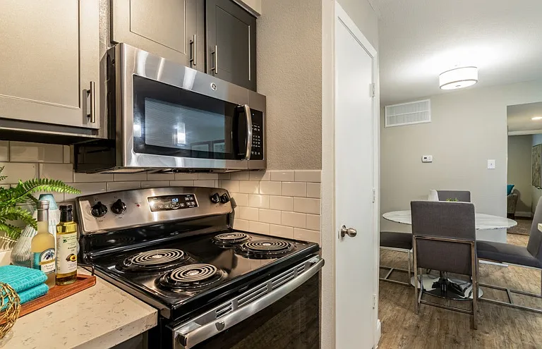 Flintridge Apartment Homes — Photo 1