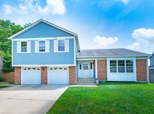 1115 N Darlington Cir, Hoffman Estates, IL 60169