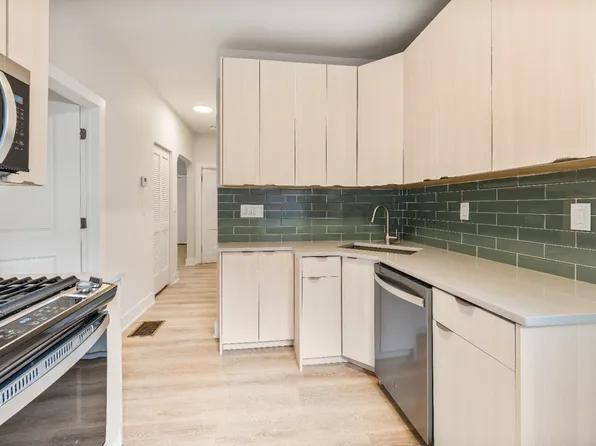 2046 N California Ave #2R, Chicago, IL 60647