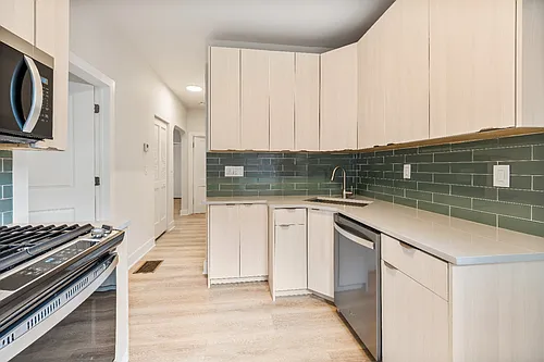 2046 N California Ave #2R Photo 1