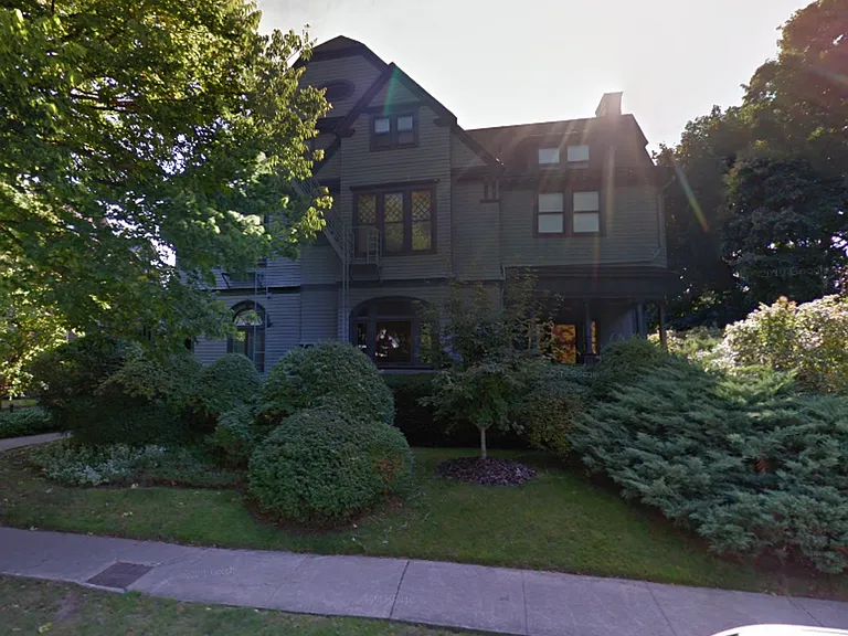 400 Oxford St — Photo 2