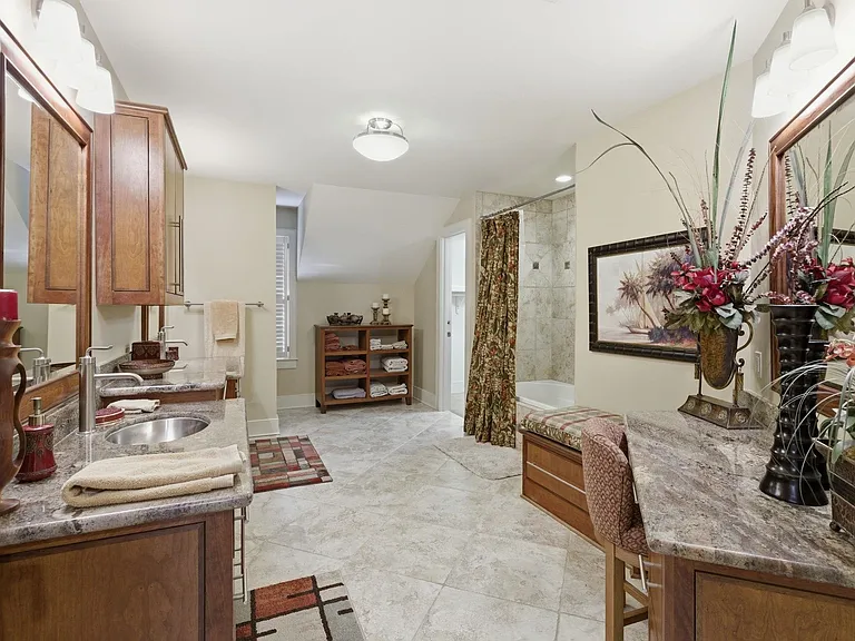 1046 Hollis Rd — Photo 39