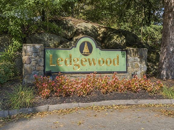 4th image of 12 Ledgewood Way APT 21