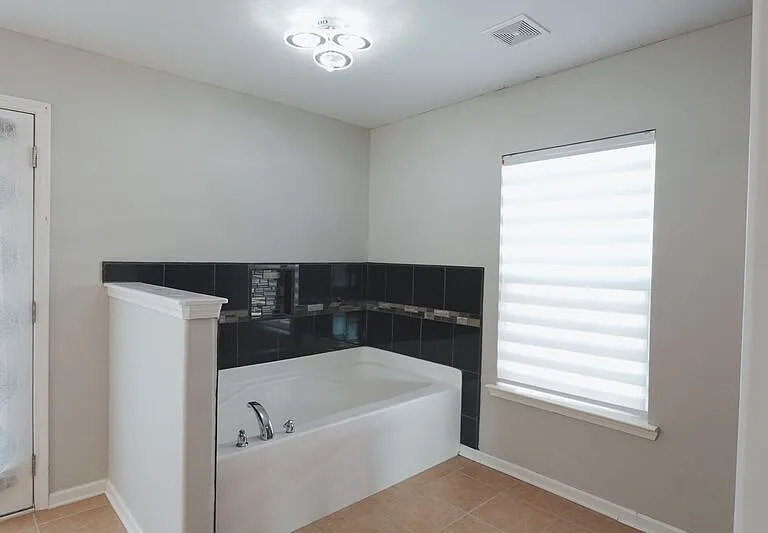 25 Litchfield Dr — Photo 34