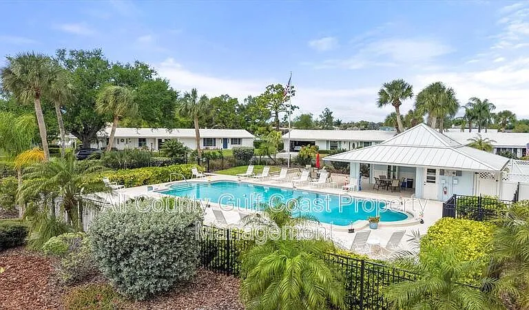 325 Englewood Isles Pkwy — Photo 13