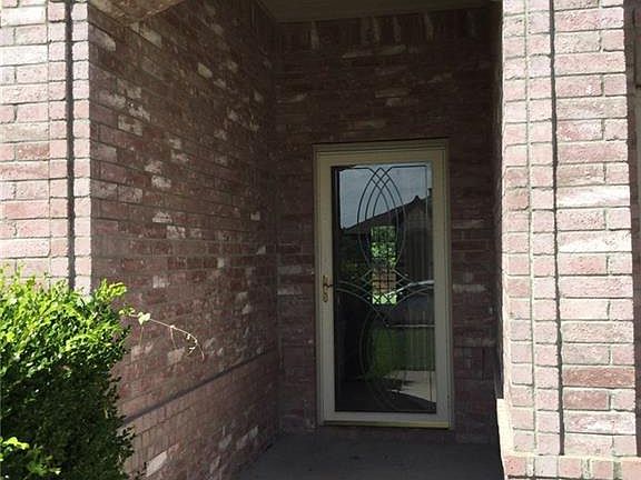 3rd image of 1816 Kings Cross Dr