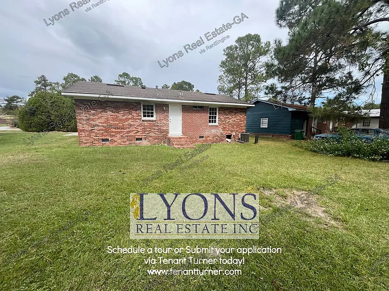 800 Ponderosa Dr — Photo 2