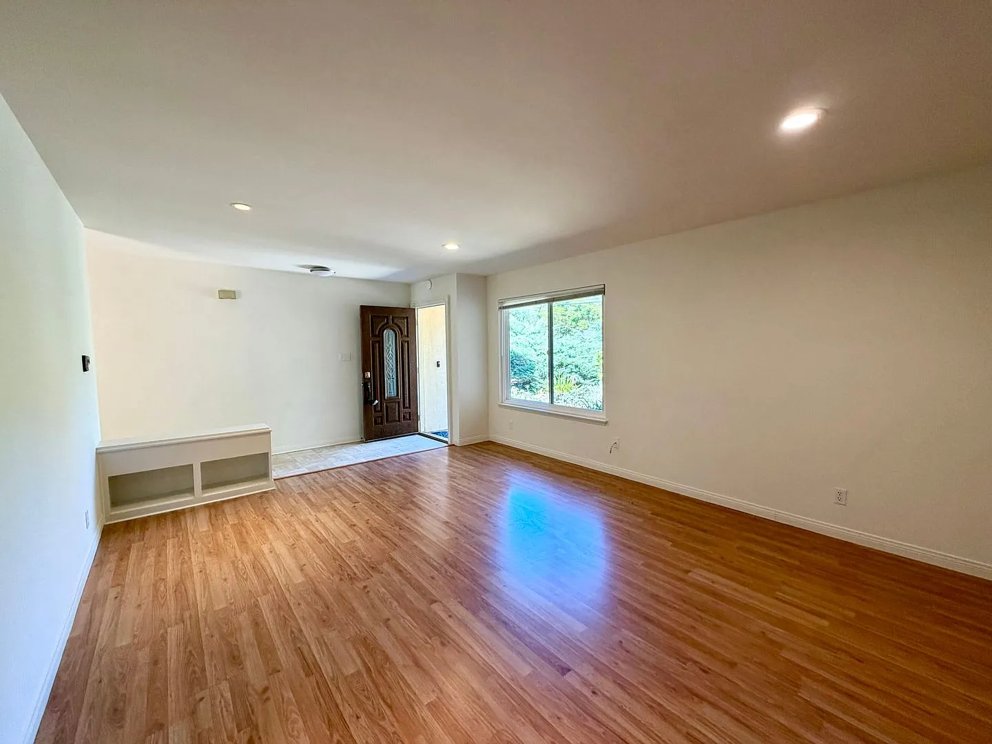 Lovely Remodeled 4 bedroom 2.5 bathroom home in the coveted Mountain View School District — Photo 4