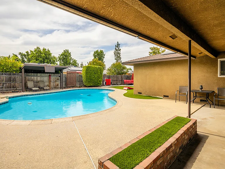 6519 N Mariposa St — Photo 4