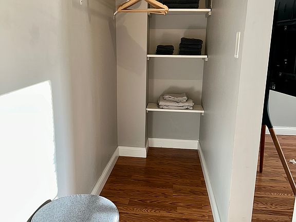 3rd image of 1618 Hughes St APT 1