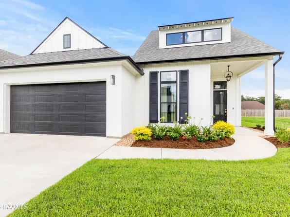 313 Harvest Creek Ln, Lafayette, LA 70508