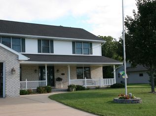 155 Oak Brook Dr, Pulaski, WI 54162