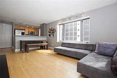 Rented by Space Marketing Shop