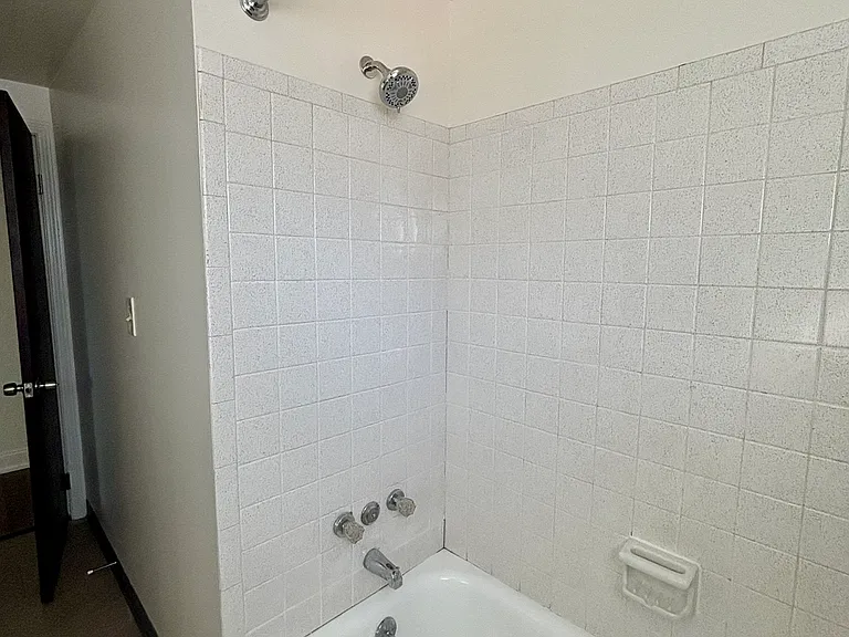 Losson Garden Apartments — Photo 9