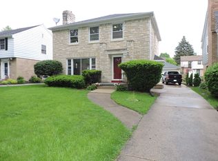 2628 N 84th St, Wauwatosa, WI 53226