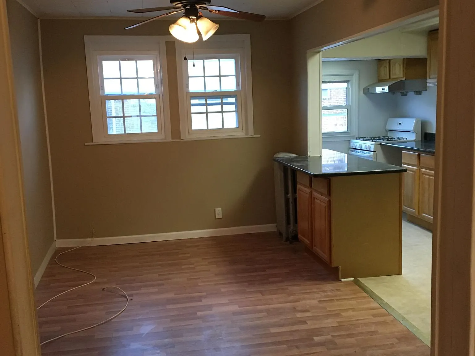 3 bed, 1.5 bath, 1284 sqft, $1,700 — Photo 3