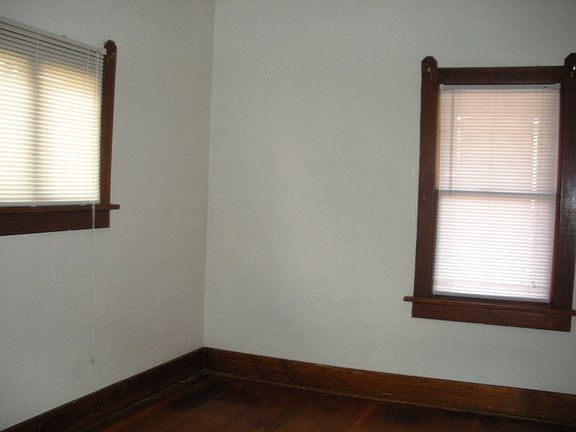 4th image of 438 E 7th St