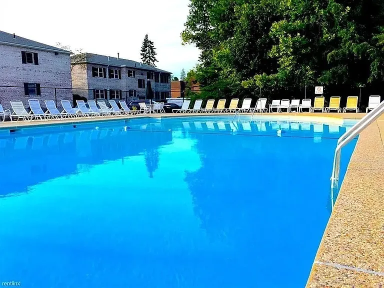 104 Lake Shore Rd #4 — Photo 9