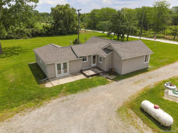 13720 Masters Rd, Allenton, MI 48002