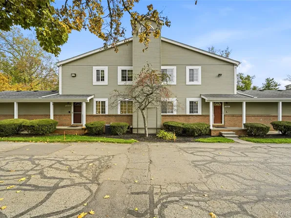 2084 Woodrow Wilson Blvd, West Bloomfield, MI 48324