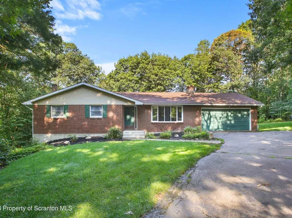 700 Willard Rd, Mount Cobb, PA 18436