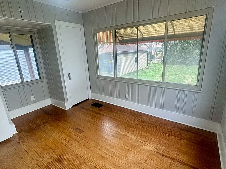 1310 Earl Ave — Photo 13